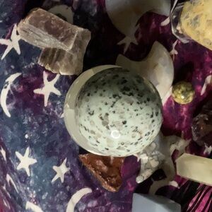 Crystal Kiwi Spotted Sphere-New